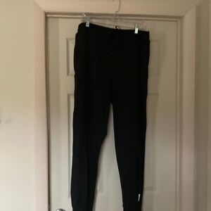 Men’s  knit jogging pant in a XL in black